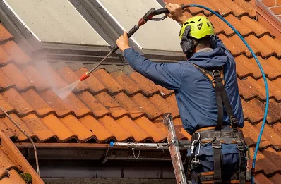 Démoussage et hydrofuge de toiture à Monoblet